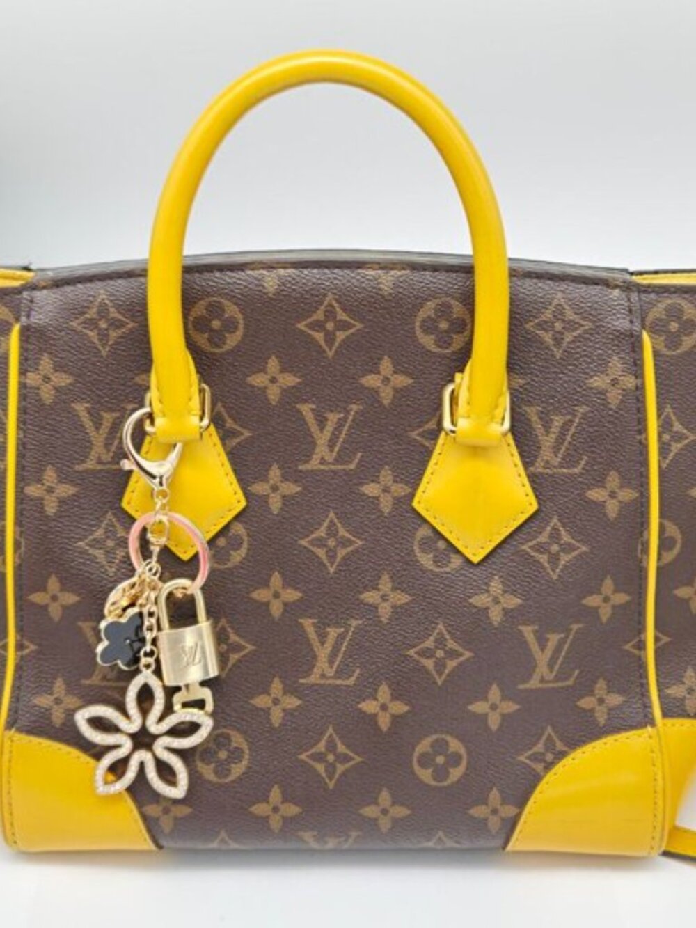 Authentic Louis Vuitton Gold Lock & Key 🔑 Bag Charm w/ Unbranded Flower Charm - Picture 3 of 10